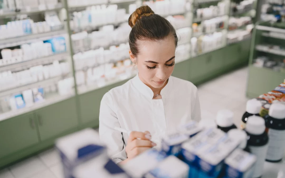 Jak wykorzystać taśmy termotransferowe w branży spożywczej i farmaceutycznej? Zasady i normy